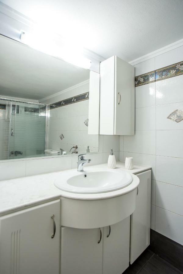Flora'S Place Rhodes City ภายนอก รูปภาพ