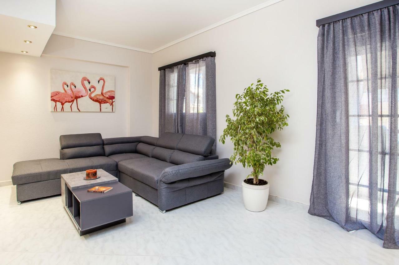 Flora'S Place Rhodes City ภายนอก รูปภาพ